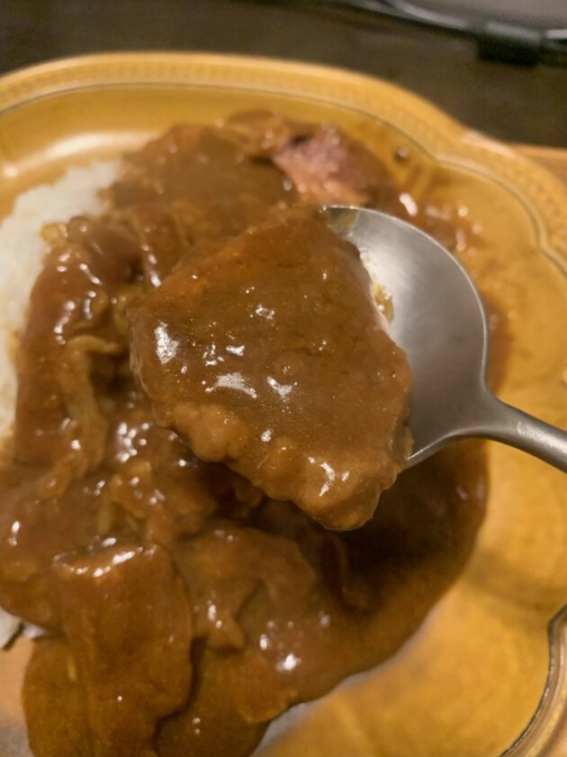 蔵王牛肉カレーのお肉を撮影した写真