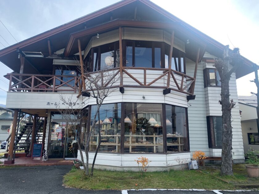 山小屋のような中村屋の可愛い外観を撮影した写真